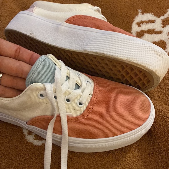 Women’s platform vans size 6.5 - Picture 2 of 3